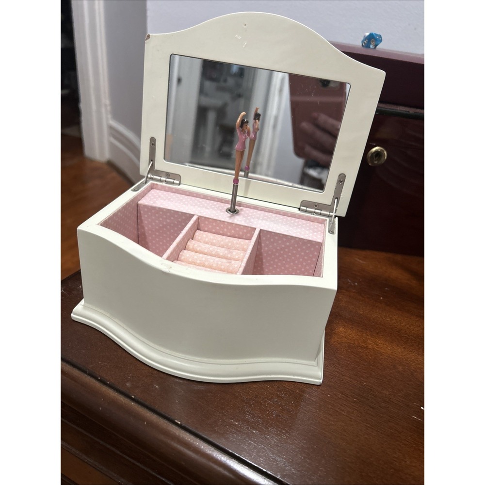 POTTERY BARN KIDS WHITE Small JEWELRY BOX TURNING BALLERINA Dong Juang City 2010